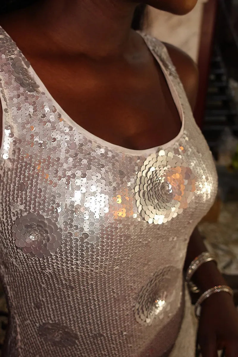 Women's Form-Fitting Sequin Evening Gown with Tank Straps & Floor-Length Hem